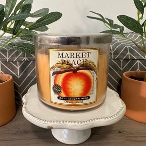 Brand new - Bath & Body Works 3-Wick candle